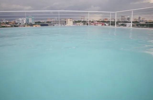 Lincoln Suites piscina vista capitale republica dominicana